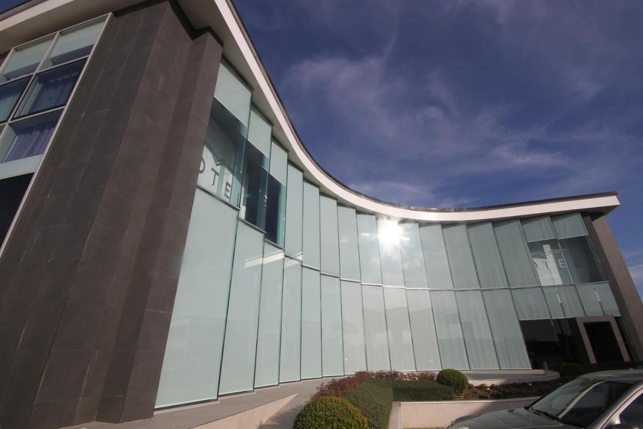 Albes Hotel Fier Exterior foto