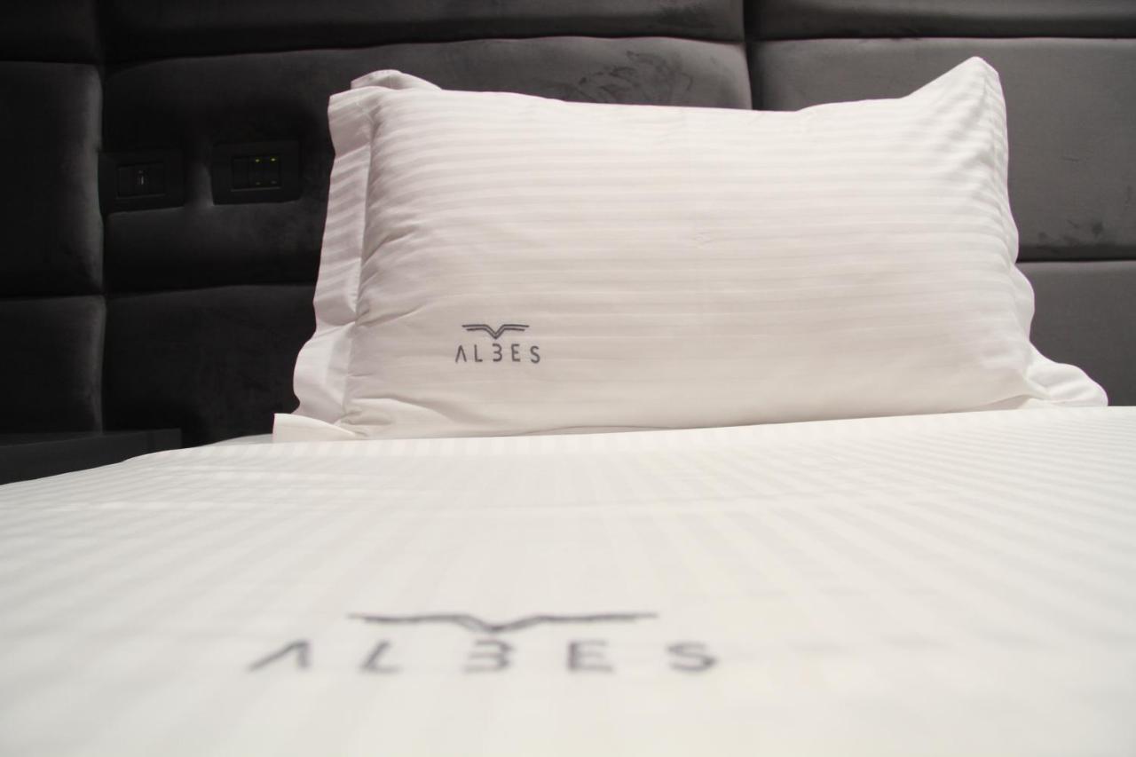 Albes Hotel Fier Exterior foto