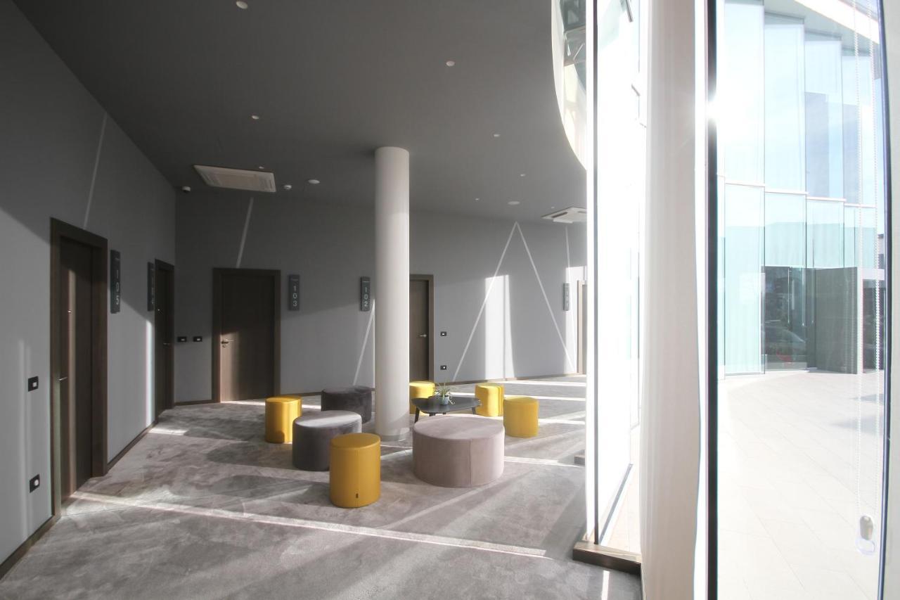 Albes Hotel Fier Exterior foto