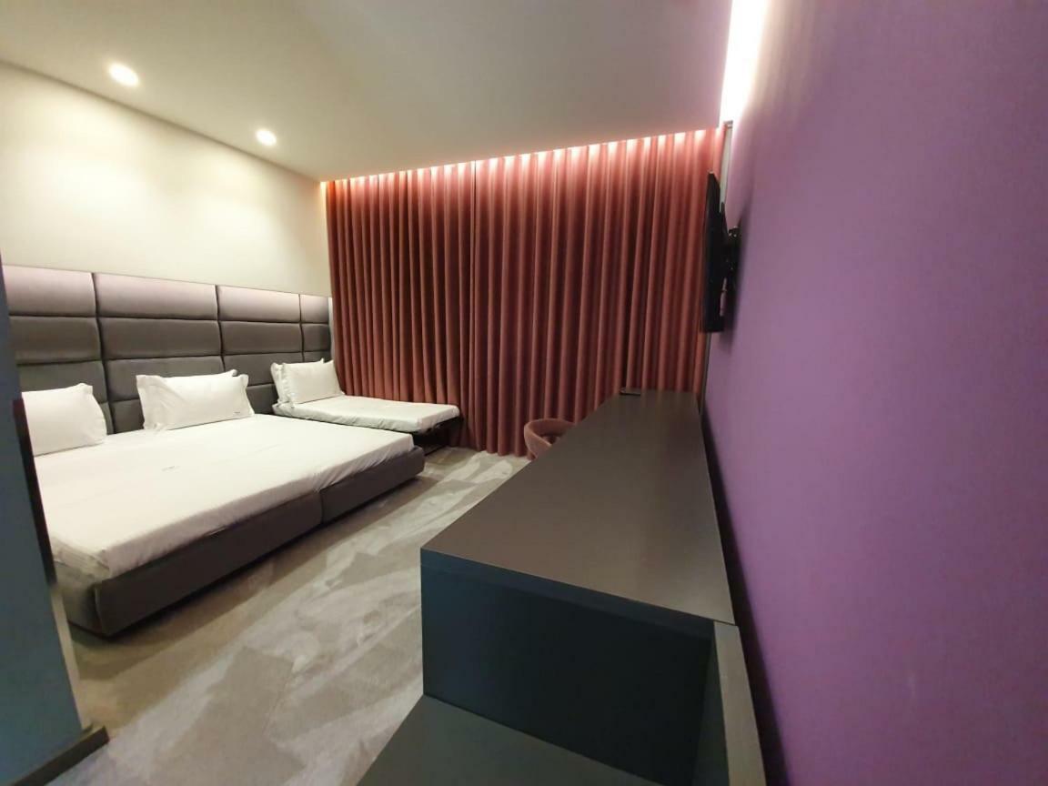 Albes Hotel Fier Exterior foto
